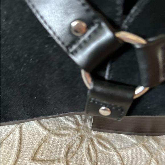 Reaction Kennth Cole - Picture 5 of 7